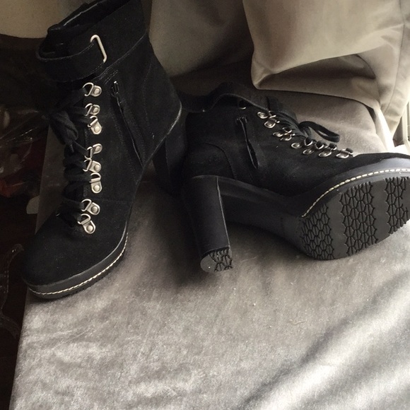 KELSI DAGER! combat heeled booties, suede/ rubber - Picture 3 of 9